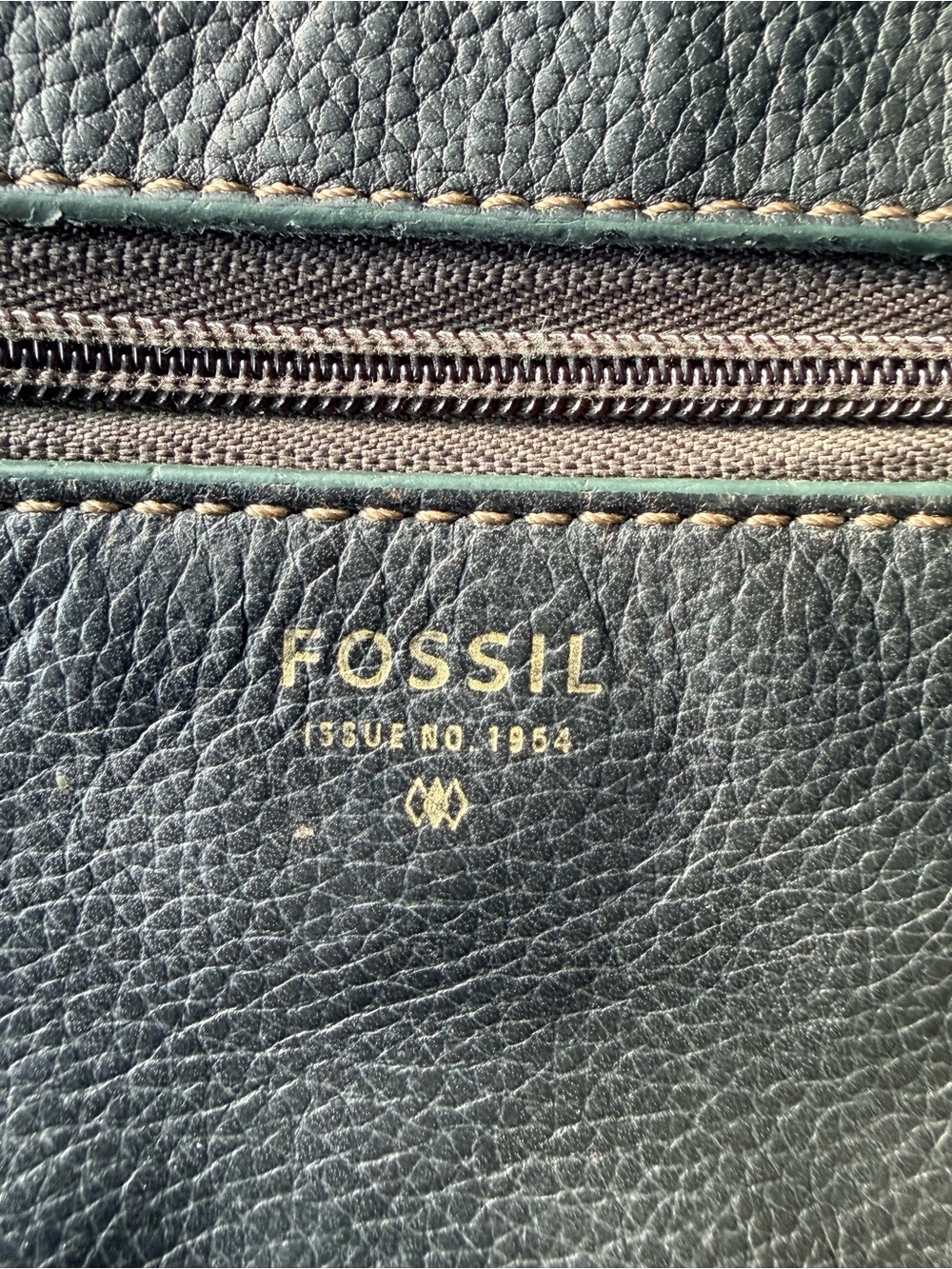 🖤 Fossil Leather Crossbody Purse Black Minimalist Bag - Picture 3 of 5